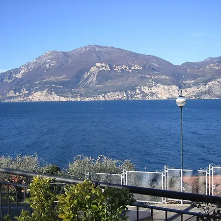 Mary Brenzone sul Garda