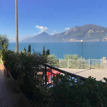 Mary Brenzone sul Garda